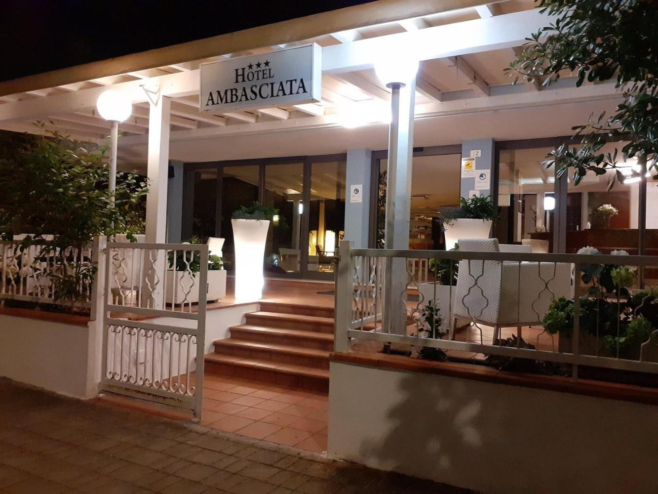 Hotel Ambasciata Чезенатико Экстерьер фото